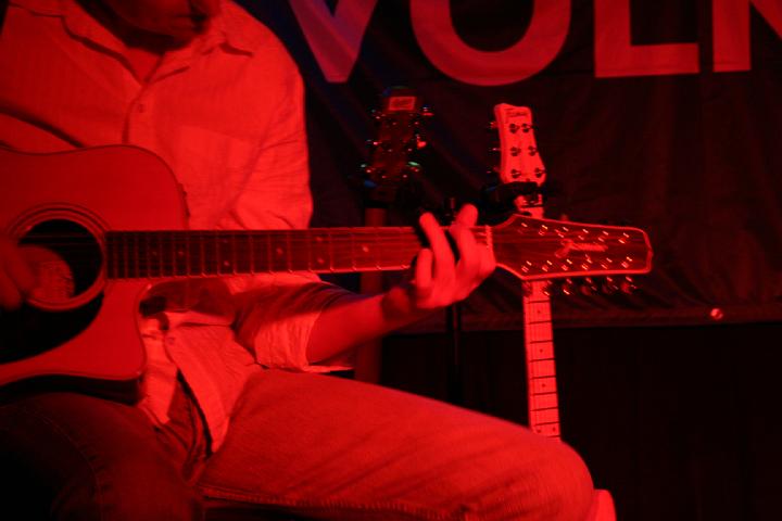 2008-11-28 M3_live at replugged 065.jpg